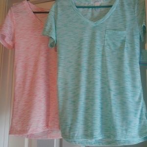 2/$10 💓 2 Women's tops